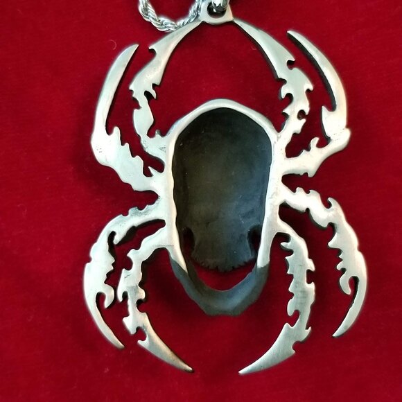Truly creepy skull spider necklace, NWOT - Picture 5 of 9